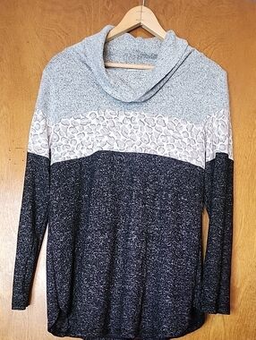 Cozy Colorblock Cowl Neck Sweater - Black & Light Gray